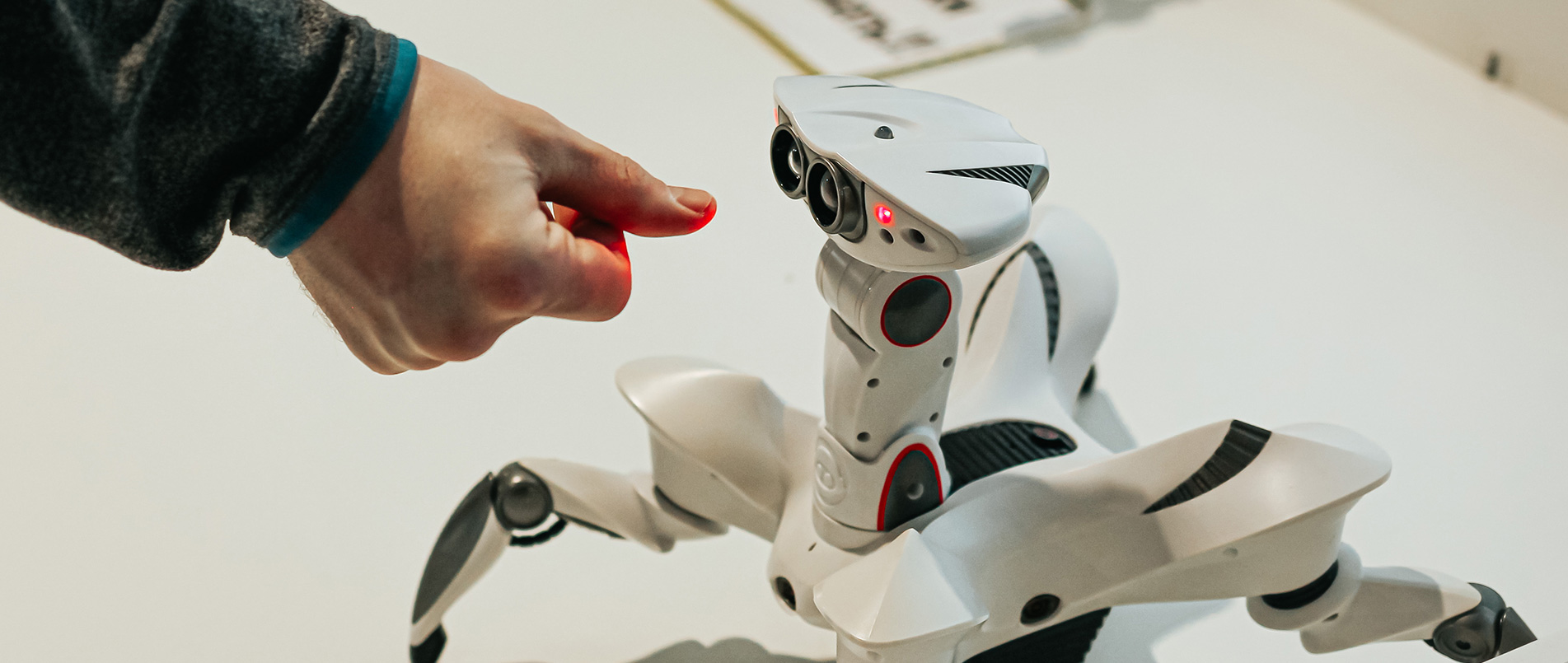 pp电子游戏官方网站获AIoT新维奖两项大奖，以丰富的边缘计算产品驱动产业创新发展